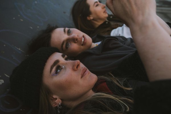 What Are the Most Effective Techniques for Removing Makeup Thoroughly?